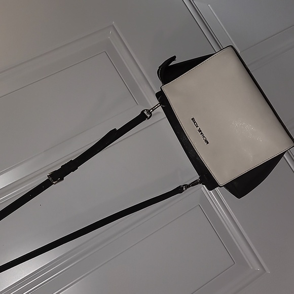 Michael Kors Crossbody - Picture 7 of 9